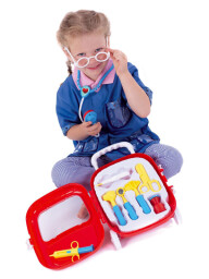 Sada doktor se stetoskopem v kufříku na kolečkách 